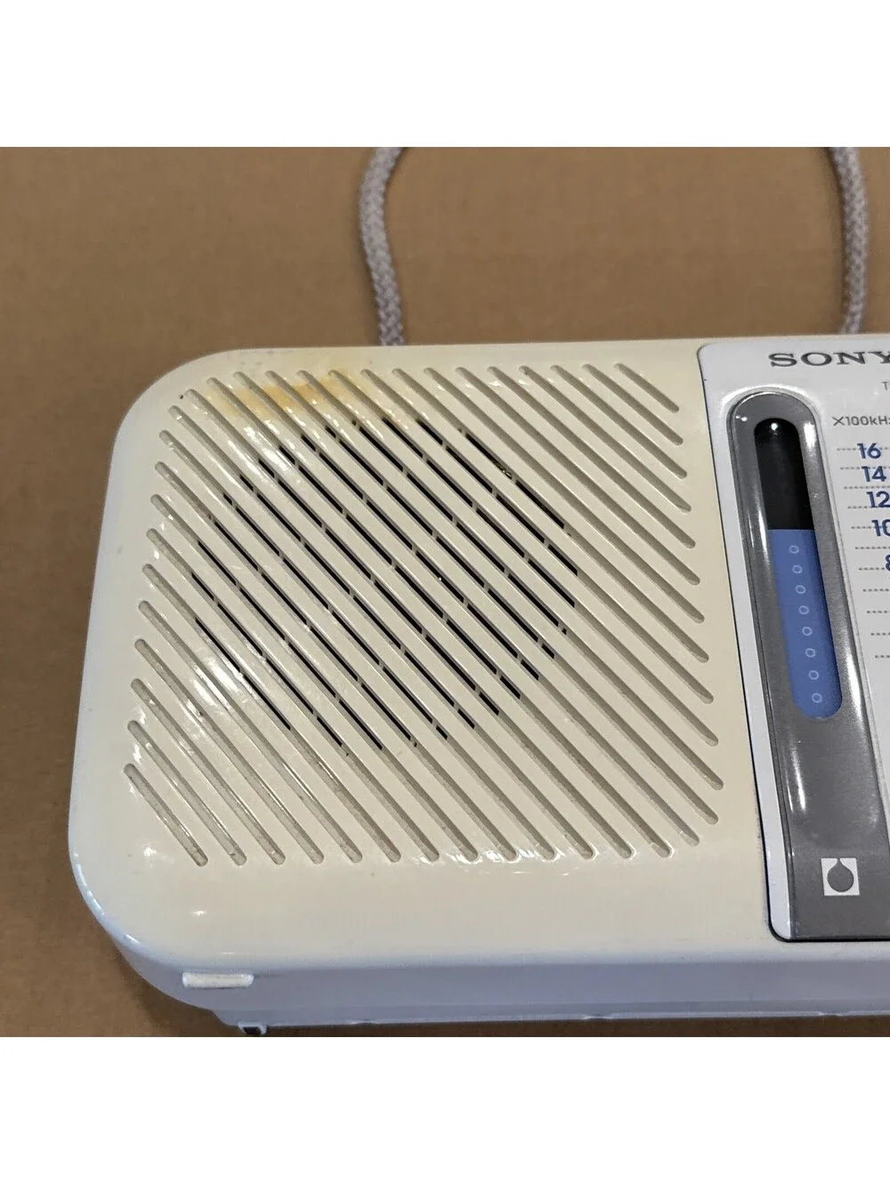 Vintage SONY ICF-S70 Portable AM/FM Radio TESTED.  WORKS.